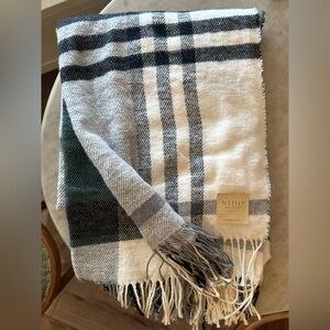 Made in Italy Nido Notte Italia Throw Blanket